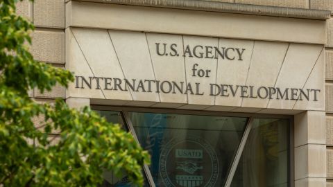 Actualmente, la USAID trabaja en unos 100 países, y aunque opera de manera independiente, sigue las directrices de la Casa Blanca.