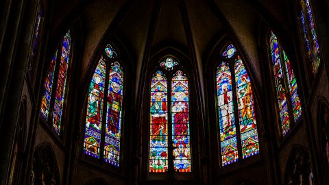 El santoral católico recuerda el legado espiritual de figuras religiosas.