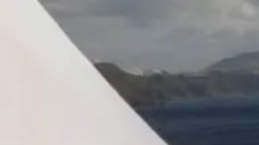 Residentes y turistas abandonan la isla griega de Santorini a medida que aumentan los temores de un terremoto inminente tras una serie de temblores.