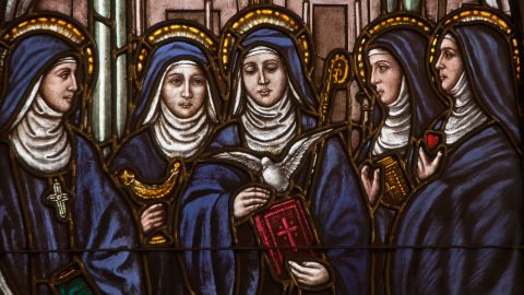 El santoral católico recuerda a figuras que dieron su vida a la fe.