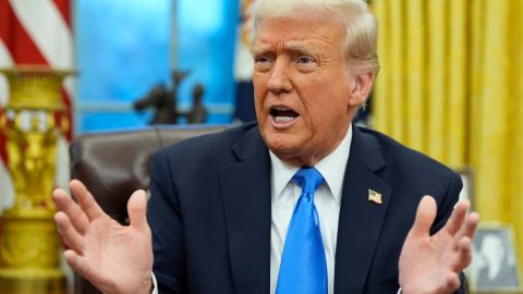 Trump anunció que EE.UU. otorgará la tarjeta "dorada" de residencia por $5 millones.