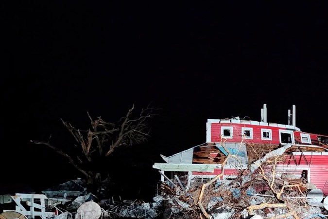 Tornados y fuertes tormentas dejan más de 30 muertos en EE.UU.