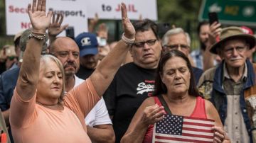 Por qué Trump ofrece asilo en EE.UU. a los blancos de Sudáfrica influido por Elon Musk y la "mafia de PayPal"