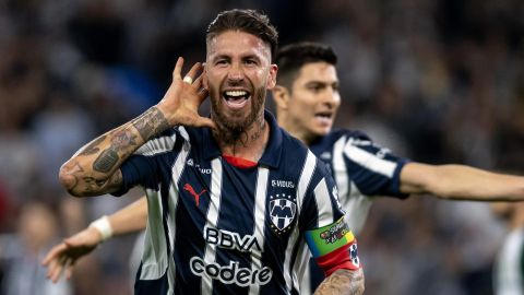 AME6020. MONTERREY (MÉXICO), 02/03/2025.- Sergio Ramos (c) de Rayados celebra un gol ante Santos este domingo, durante un partido de la Liga MX en el estadio BBVA en Monterrey (México). EFE/ Miguel Sierra