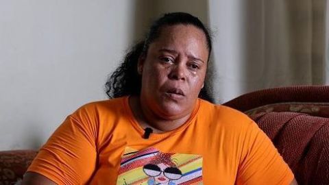 "Somos ingenuos ante la atrocidad que está ocurriendo": la venezolana que reconoció a su hijo entre los deportados a El Salvador por orden de Trump