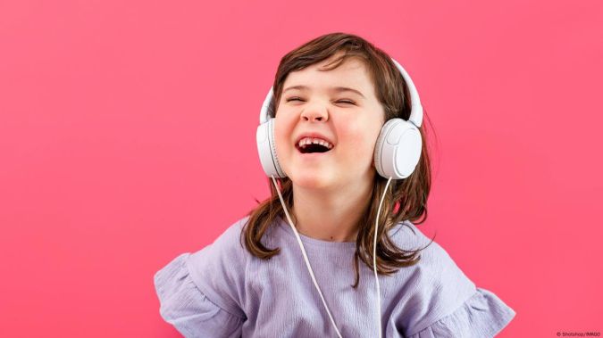 Para los niños es muy importante poder aprender a filtrar los ruidos y a concentrarse, dice la experta Schmitz-Salue.