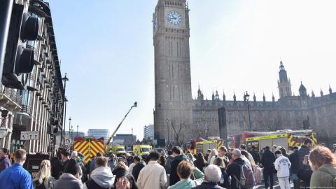 Detenido hombre que escaló Big Ben con una bandera palestina