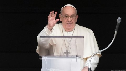 Salud del papa mejora y pronóstico deja de ser reservado