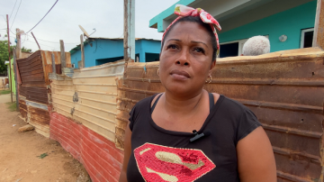 "Cuando reconocí a mi hijo sentí que me estaban sacando el alma": el barrio de Venezuela que llora a 4 migrantes deportados por EE.UU. a El Salvador