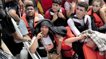 "Es mucho peor que cruzar el Darién": las peligrosas rutas marítimas desde Panamá a Colombia que usan los migrantes venezolanos que regresan a su país