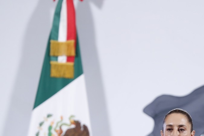 Sheinbaum afirma que buque armado de EE.UU. no tocó aguas mexicanas