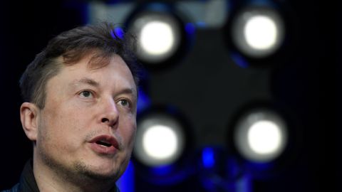 Elon Musk denuncia que red social X fue blanco de un “ciberataque masivo” por parte de un grupo o país