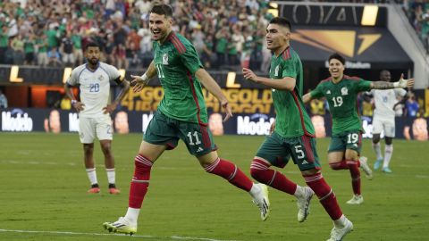 Mexico's Santiago Gimenez (11) celebrates with teammates after scoring during the second half of the CONCACAF Gold Cup final soccer match Sunday, July 16, 2023, in Inglewood, Calif. (AP Photo/Mark J. Terrill)