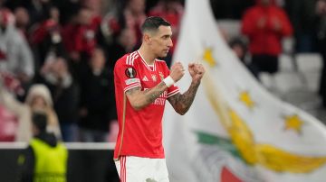 Benfica's Angel Di Maria celebrates scoring his side's first goal from the penalty spot during the Europa League round of 16, first leg, soccer match between SL Benfica and Rangers FC at the Luz stadium in Lisbon, Thursday, March 7, 2024. (AP Photo/Armando Franca)