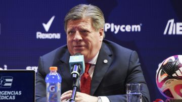 Miguel Herrera speaks during his presentation as Costa Rica's national soccer team coach in San Jose, Costa Rica, Friday, Jan. 10, 2025. (AP Photo/Jose Diaz)