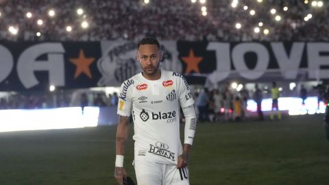 Brazil's Neymar walk onto the pitch during his debut for Santos FC in a Sao Paulo league soccer match against Botafogo-SP, in Santos, Brazil, Wednesday, Feb. 5, 2025. (AP Photo/Andre Penner)