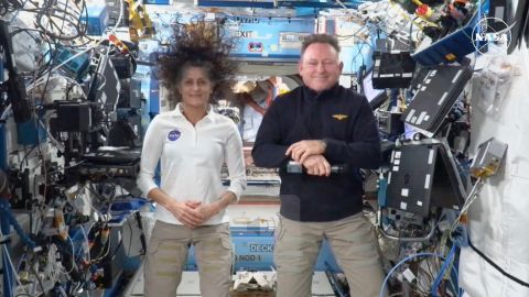 Una misión de 4 astronautas llegó para su relevo en el espacio