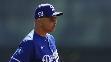 Los Angeles Dodgers manager Dave Roberts watches during spring training baseball practice, Tuesday, Feb. 18, 2025, in Phoenix. (AP Photo/Ashley Landis)