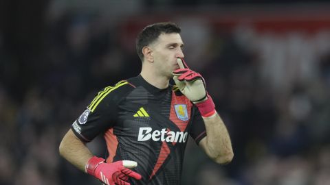 Aston Villa's goalkeeper Emiliano Martinez celebrates winning goal during the English Premier League soccer match between Aston Villa and Chelsea, at Villa Park Stadium in Birmingham,UK,Saturday, Feb 22,2025. AP Photo/Dave Shopland)