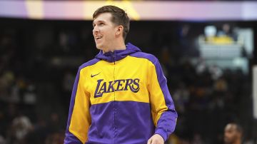 Los Angeles Lakers guard Austin Reaves (15) in the first half of an NBA basketball game Saturday, Feb. 22, 2025, in Denver. (AP Photo/David Zalubowski)