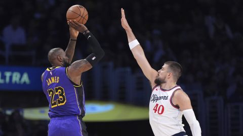 Los Angeles Lakers forward LeBron James, left, shoots as Los Angeles Clippers center Ivica Zubac defends during the first half of an NBA basketball game, Friday, Feb. 28, 2025, in Los Angeles. (AP Photo/Mark J. Terrill)