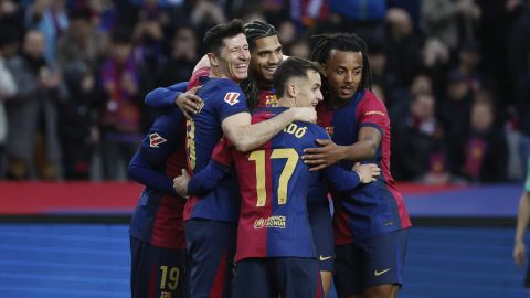 Los jugadores del FC Barcelona celebran el gol que selló el marcador.