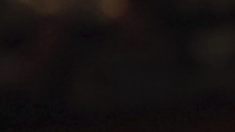 LeBron James prepara su tiro ante la defensa de Sam Hauser, de los Celtics, durante el partido en el que Boston frenó a los Lakers. James salió lesionado en el cuarto periodo.