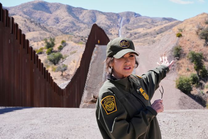 Estados Unidos añadirá más de 10 kilómetros al muro fronterizo con México