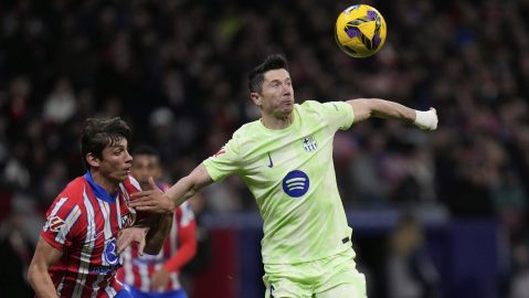 Robert Lewandowski anotó el tercer gol con un remate de cabeza.