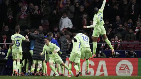 Jugadores del Barcelona celebran el doblete de Ferrán Torres, que selló el 2-4 en el marcador.