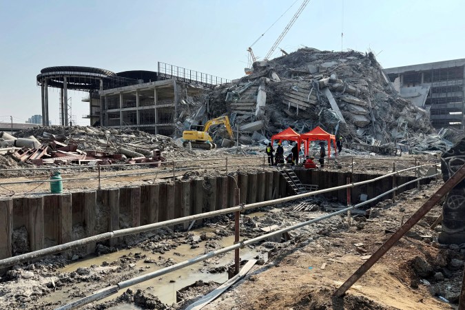 Potente terremoto en Myanmar y Tailandia deja destrozos y muertos.