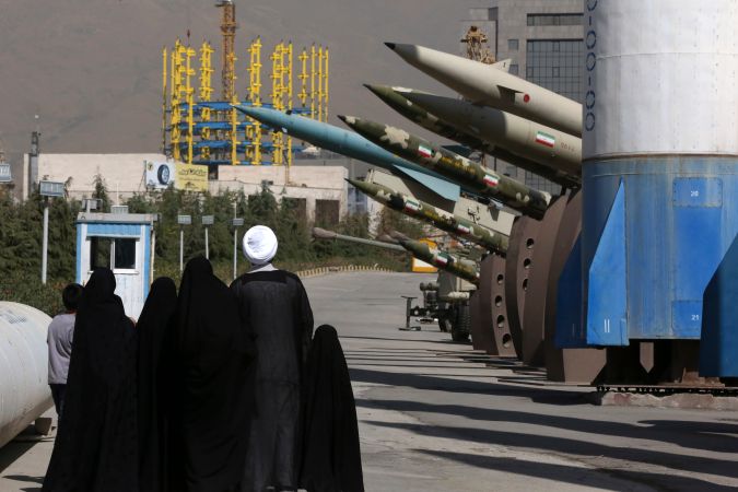 Trump amenaza con bombardear Irán si no se alcanza un acuerdo nuclear