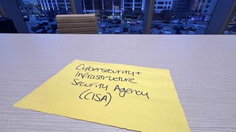 La Agencia de Ciberseguridad y Seguridad de Infraestructura recuperará a sus empleados despedidos masivamente