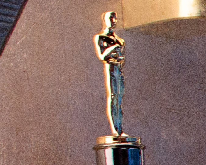 Sterling K. Brown y Ana de Armas en el backstage antes de entrar al escenario.