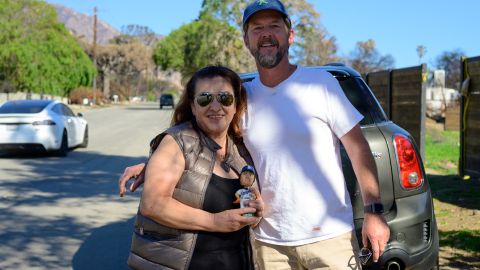 Anavela Vega, Dave Stone y el muñeco de Fernando Valenzuela.