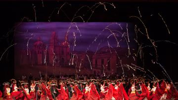 El teatro Luckman de la Universidad Cal State Los Angeles cierra su aniversario con la presentación del ballet folklórico de México de Amalia Hernández.