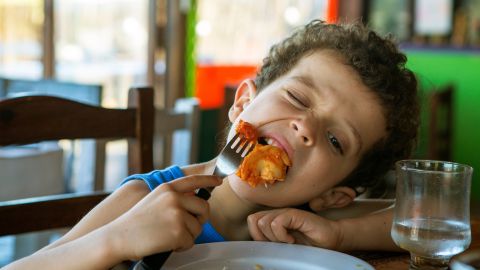 Cuánto tiempo deberíamos tardar comiendo según un especialista