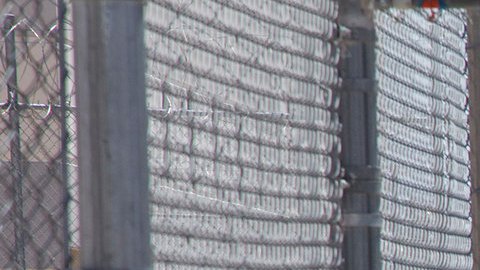 ICE reacondiciona centros de detención en Texas para detener a familias inmigrantes.