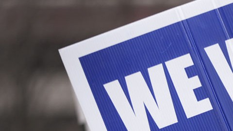 Ciudadana manifestando su necesidad de un empleo