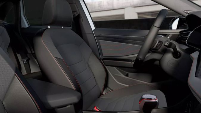 Este es el interior del Volkswagen Jetta GLI 2025