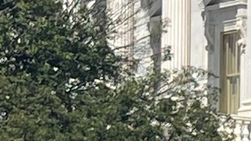 Los representantes Dan Newhouse, María Elvira Salazar, ambos republicanos, y el demócrata Tom Suozzi.