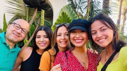 Gladys y Nelson González con sus hijas Stephanie, Jessica y Gabriela.