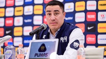 Efraín Juárez fue presentado como el nuevo DT de Pumas.