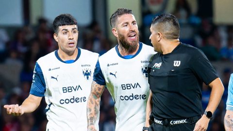 Ciudad de México, 8 de marzo de 2025. Sergio Ramos en reclamo, durante el partido correspondiente a la jornada 11 del torneo Clausura 2025 de la Liga BBVA MX, entre la Máquina Celeste del Cruz Azul y los Rayados del Monterrey, realizado en el estadio Olímpico Universitario. Foto: Imago7 / Diego Padilla