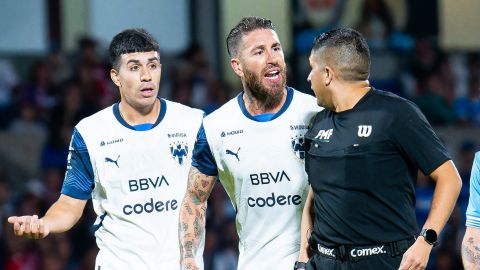 Ciudad de México, 8 de marzo de 2025. Sergio Ramos en reclamo, durante el partido correspondiente a la jornada 11 del torneo Clausura 2025 de la Liga BBVA MX, entre la Máquina Celeste del Cruz Azul y los Rayados del Monterrey, realizado en el estadio Olímpico Universitario. Foto: Imago7 / Diego Padilla