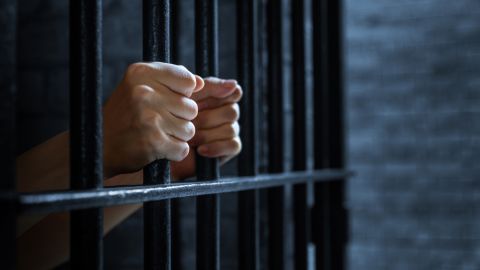 Melody Rose Greenwood, de 38 años, y Adam Jon Greenwood, de 36, enfrentan cargos preliminares por negligencia de un dependiente.