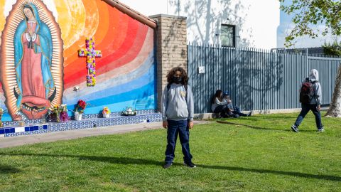 Ethan Hernández luego de salir de la escuela KIPP Sol.