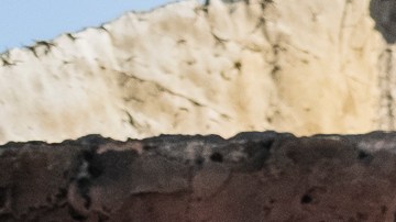 Leticia Serafín contempla los escombros a los que quedó reducida su casa.