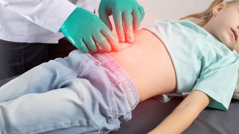 Niños con apendicitis complicada pueden recuperarse de la cirugía en casa: estudio