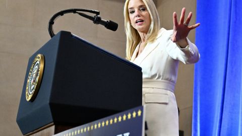 Pam Bondi asegura que la deportación estaba en el ámbito de las funciones esenciales del Poder Ejecutivo.